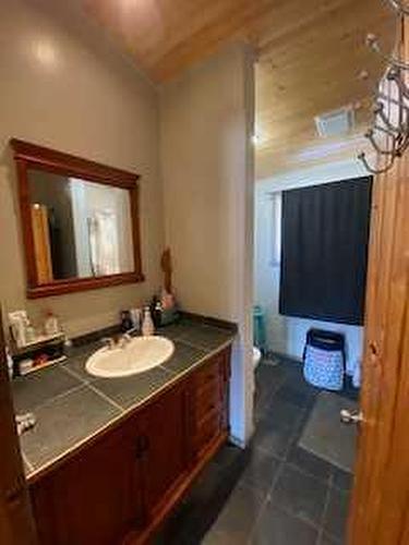 4805 55 Street, Grimshaw, AB - Indoor Photo Showing Bathroom
