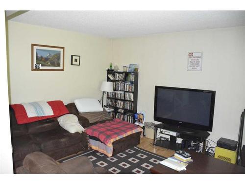 4-8205 98 Street, Peace River, AB - Indoor Photo Showing Living Room