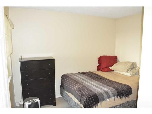 4-8205 98 Street, Peace River, AB - Indoor Photo Showing Bedroom