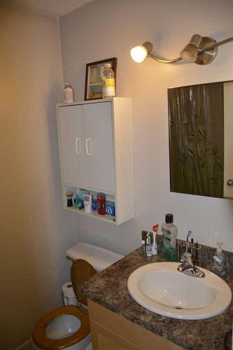 4-8205 98 Street, Peace River, AB - Indoor Photo Showing Bathroom