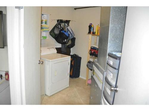 4-8205 98 Street, Peace River, AB - Indoor Photo Showing Laundry Room