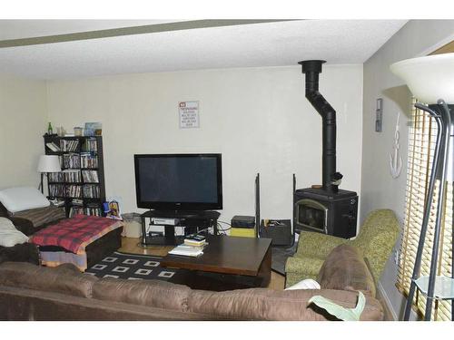 4-8205 98 Street, Peace River, AB - Indoor Photo Showing Living Room