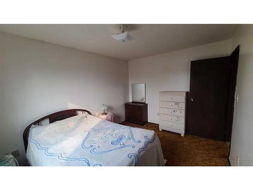 4413 53 Street, Grimshaw, AB - Indoor Photo Showing Bedroom