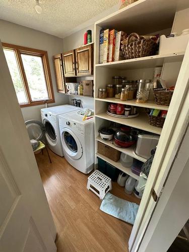 841047-Rr Rd 234 . Ridge North, Rural Northern Lights, County Of, AB - Indoor Photo Showing Laundry Room