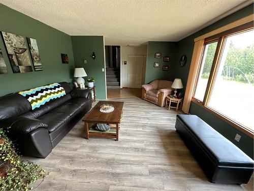 841047-Rr Rd 234 . Ridge North, Rural Northern Lights, County Of, AB - Indoor Photo Showing Living Room