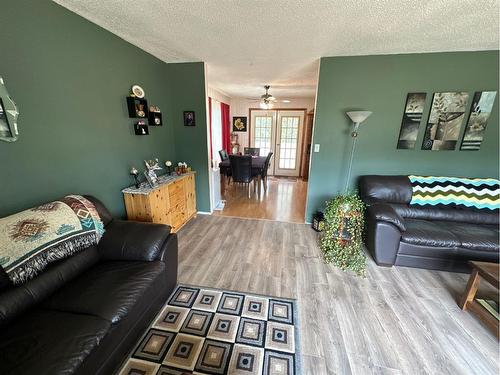 841047-Rr Rd 234 . Ridge North, Rural Northern Lights, County Of, AB - Indoor Photo Showing Living Room