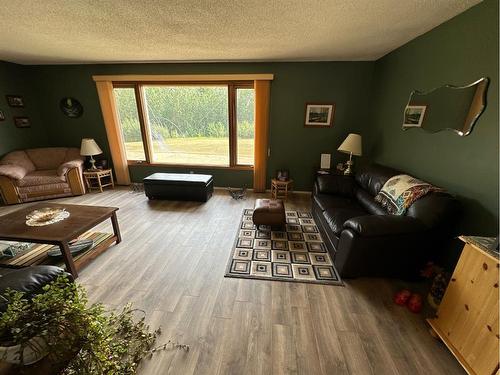 841047-Rr Rd 234 . Ridge North, Rural Northern Lights, County Of, AB - Indoor Photo Showing Living Room