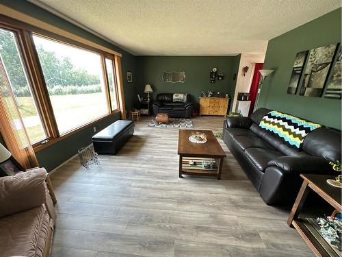 841047-Rr Rd 234 . Ridge North, Rural Northern Lights, County Of, AB - Indoor Photo Showing Living Room