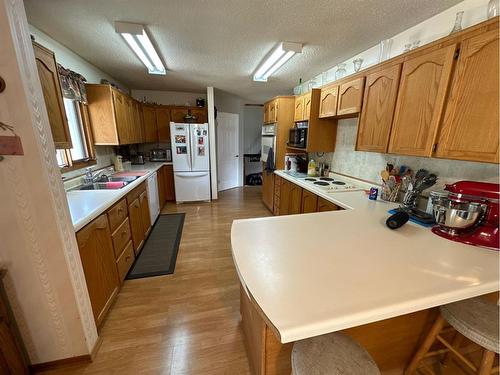 841047-Rr Rd 234 . Ridge North, Rural Northern Lights, County Of, AB - Indoor Photo Showing Kitchen With Double Sink