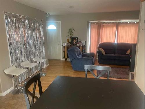 121 2 Avenue, Falher, AB - Indoor Photo Showing Living Room