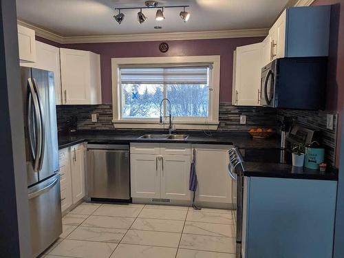 4507 River Road, Fort Vermilion, AB - Indoor Photo Showing Kitchen With Stainless Steel Kitchen With Double Sink
