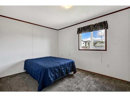 11206 96 Street, Clairmont, AB - Indoor Photo Showing Bedroom