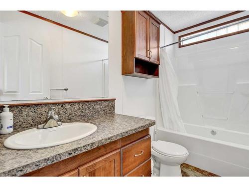 11206 96 Street, Clairmont, AB - Indoor Photo Showing Bathroom