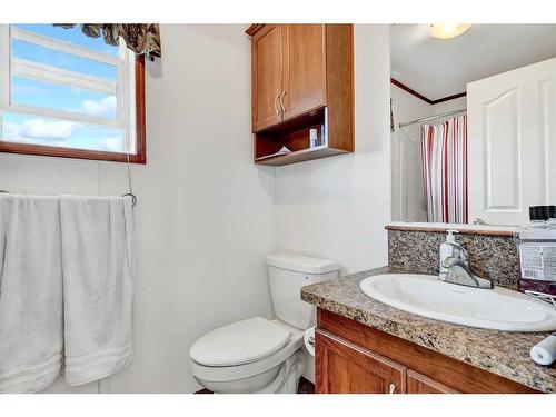 11206 96 Street, Clairmont, AB - Indoor Photo Showing Bathroom
