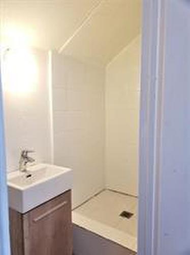 9304 102 Avenue, Grande Prairie, AB - Indoor Photo Showing Bathroom