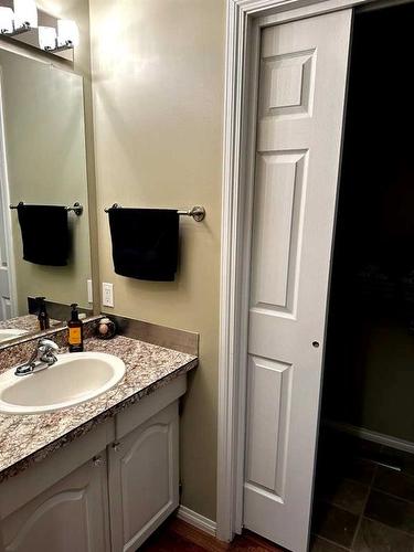 5406 52A Street, Berwyn, AB - Indoor Photo Showing Bathroom