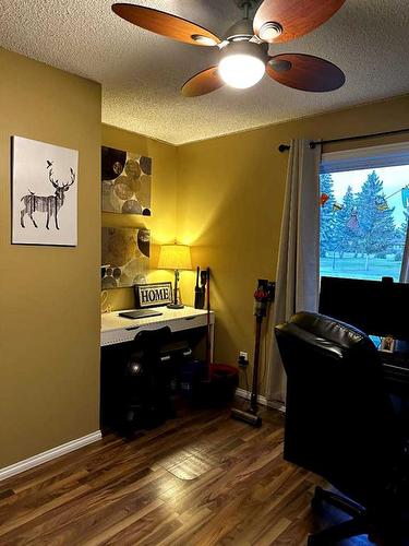 5406 52A Street, Berwyn, AB - Indoor Photo Showing Other Room