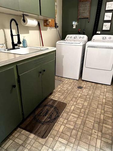 5406 52A Street, Berwyn, AB - Indoor Photo Showing Laundry Room