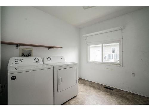 11848 102 Avenue, Fairview, AB - Indoor Photo Showing Laundry Room