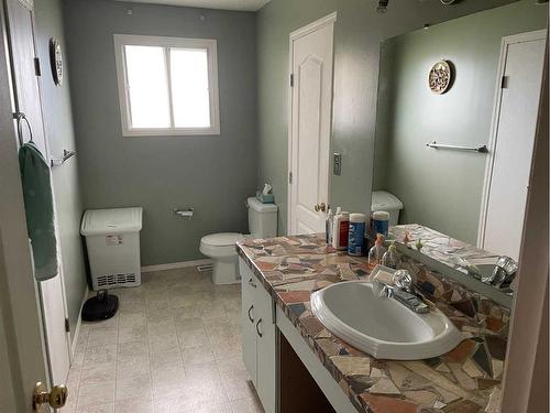 302 9A, Bluesky, AB - Indoor Photo Showing Bathroom