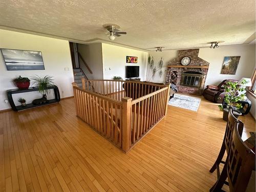 843A Township, Rural Northern Lights, County Of, AB - Indoor Photo Showing Living Room