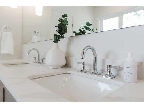 5805 Taylor Way, Rural Grande Prairie No. 1, County Of, AB - Indoor Photo Showing Bathroom