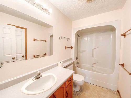 4535 46 Street, Rycroft, AB - Indoor Photo Showing Bathroom
