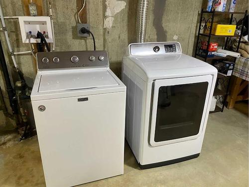 4714 51 Avenue, Grimshaw, AB - Indoor Photo Showing Laundry Room