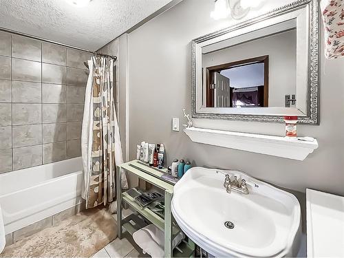 19132 Twp 825, Rural Northern Sunrise County, AB - Indoor Photo Showing Bathroom