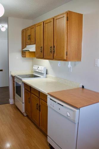 408-10230 106 Avenue, Grande Prairie, AB - Indoor Photo Showing Kitchen