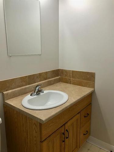 408-10230 106 Avenue, Grande Prairie, AB - Indoor Photo Showing Bathroom