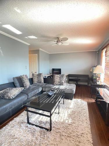 5613 Evergreen Drvie, High Prairie, AB - Indoor Photo Showing Living Room