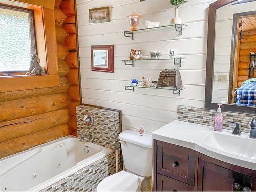69067 Hwy 40, Rural Greenview No. 16, M.D. Of, AB - Indoor Photo Showing Bathroom