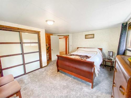 69067 Hwy 40, Rural Greenview No. 16, M.D. Of, AB - Indoor Photo Showing Bedroom