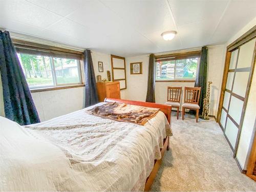 69067 Hwy 40, Rural Greenview No. 16, M.D. Of, AB - Indoor Photo Showing Bedroom