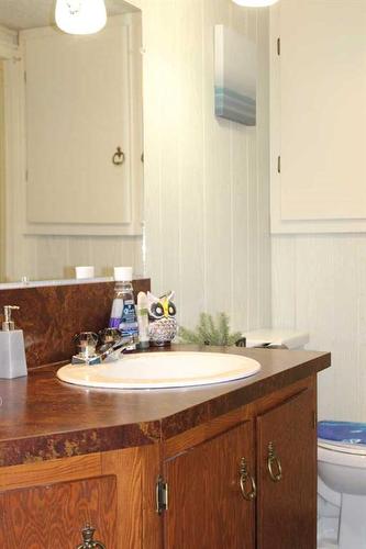 414 3Rd Street Nw, Manning, AB - Indoor Photo Showing Bathroom