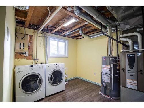 5415 46 Street, Valleyview, AB - Indoor Photo Showing Laundry Room
