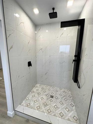 8817 59 Avenue, Grande Prairie, AB - Indoor Photo Showing Bathroom