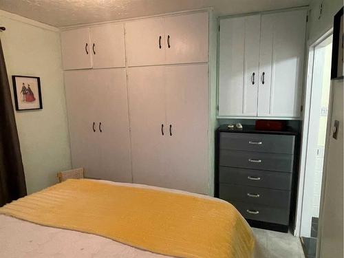 4904 50 Avenue, Grimshaw, AB - Indoor Photo Showing Bedroom