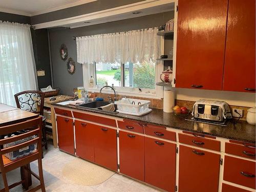 4904 50 Avenue, Grimshaw, AB - Indoor Photo Showing Kitchen With Double Sink