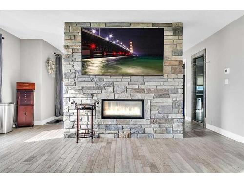 7702 Covington Way, Rural Grande Prairie No. 1, County Of, AB - Indoor Photo Showing Living Room With Fireplace