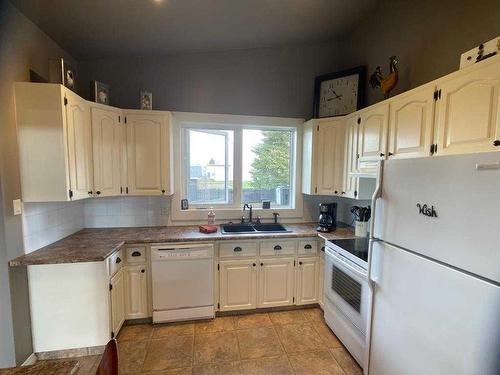 4720 56Th Avenue, High Prairie, AB - Indoor Photo Showing Kitchen With Double Sink
