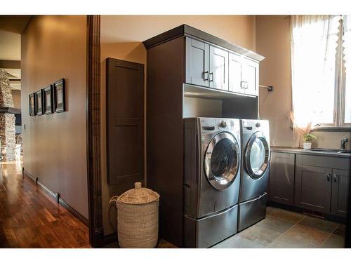 13 Chinook Crescent, High Level, AB - Indoor Photo Showing Laundry Room