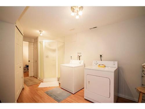 111 10 Street, Bluesky, AB - Indoor Photo Showing Laundry Room