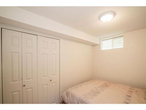 111 10 Street, Bluesky, AB - Indoor Photo Showing Bedroom