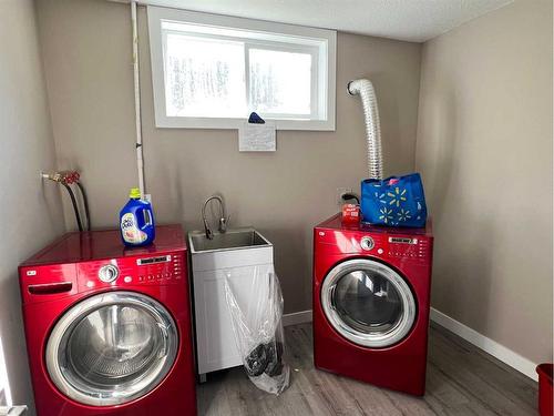 5625 44 Street, Valleyview, AB - Indoor Photo Showing Laundry Room