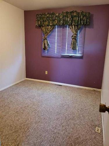 303 2 Avenue Ne, Mclennan, AB - Indoor Photo Showing Other Room