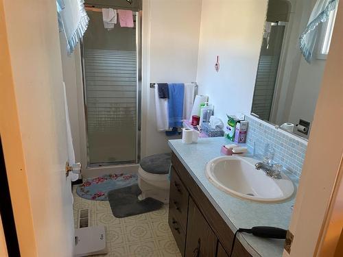 10413 117 Street, Fairview, AB - Indoor Photo Showing Bathroom