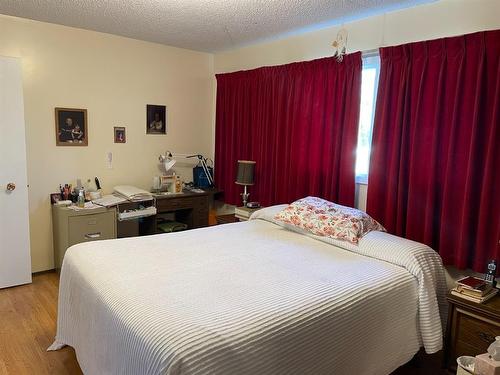 10413 117 Street, Fairview, AB - Indoor Photo Showing Bedroom