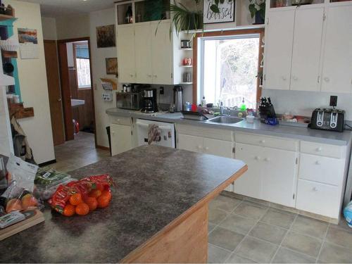 921023 Rge Rd 222, Rural Northern Lights, County Of, AB - Indoor Photo Showing Kitchen With Double Sink